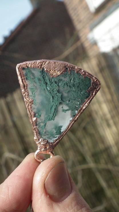 Copper formed Mossagate pendant // Free Copper chain!