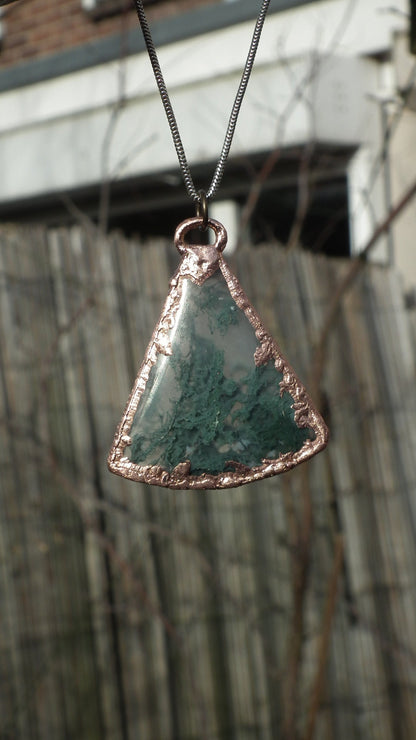 Copper formed Mossagate pendant // Free Copper chain!