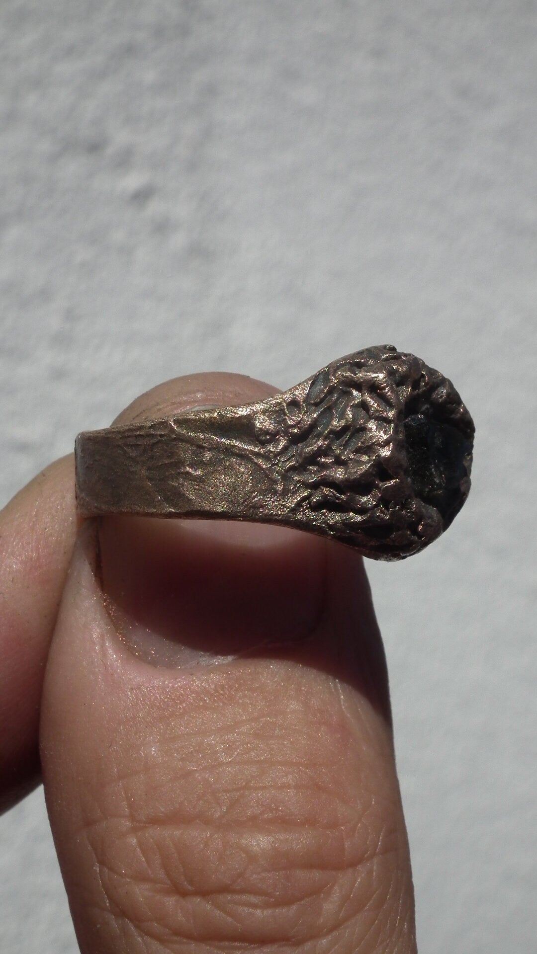 Raw moldavite ring / Bronze ring