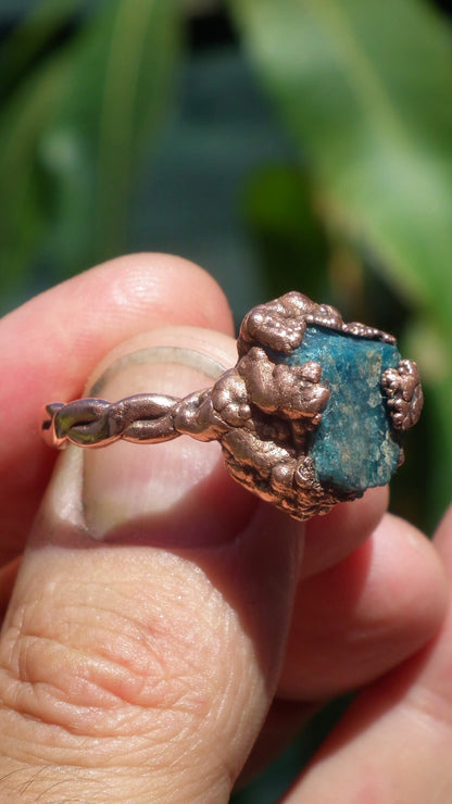 Blue apatite ring / Electroformed copper / Raw blue apatite