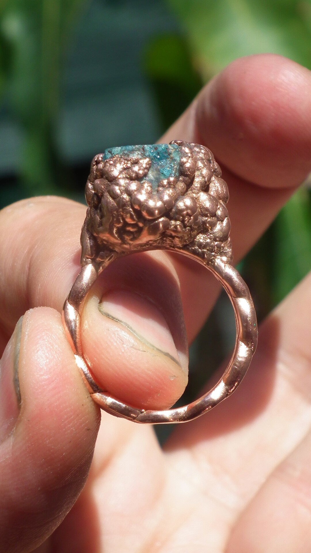 Blue apatite ring / Electroformed copper / Raw blue apatite