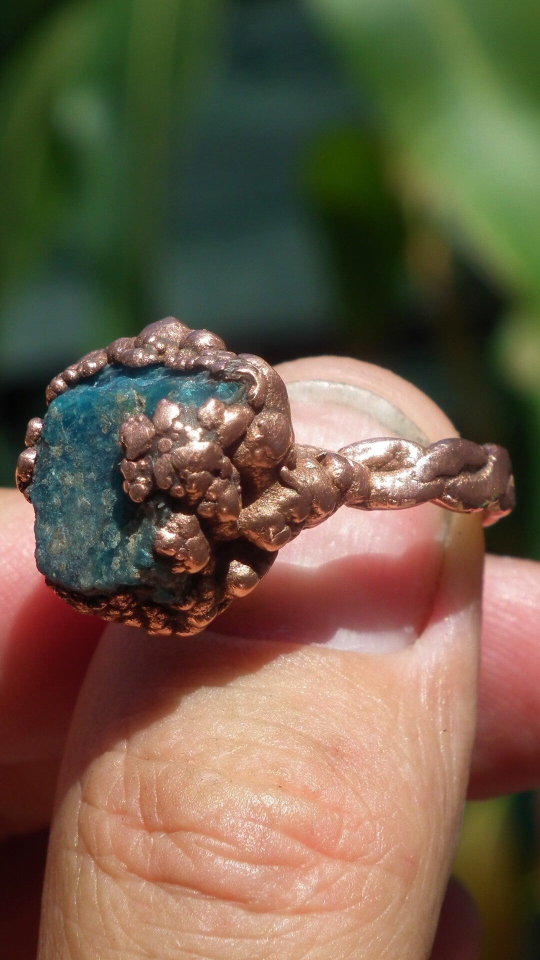 Blue apatite ring / Electroformed copper / Raw blue apatite