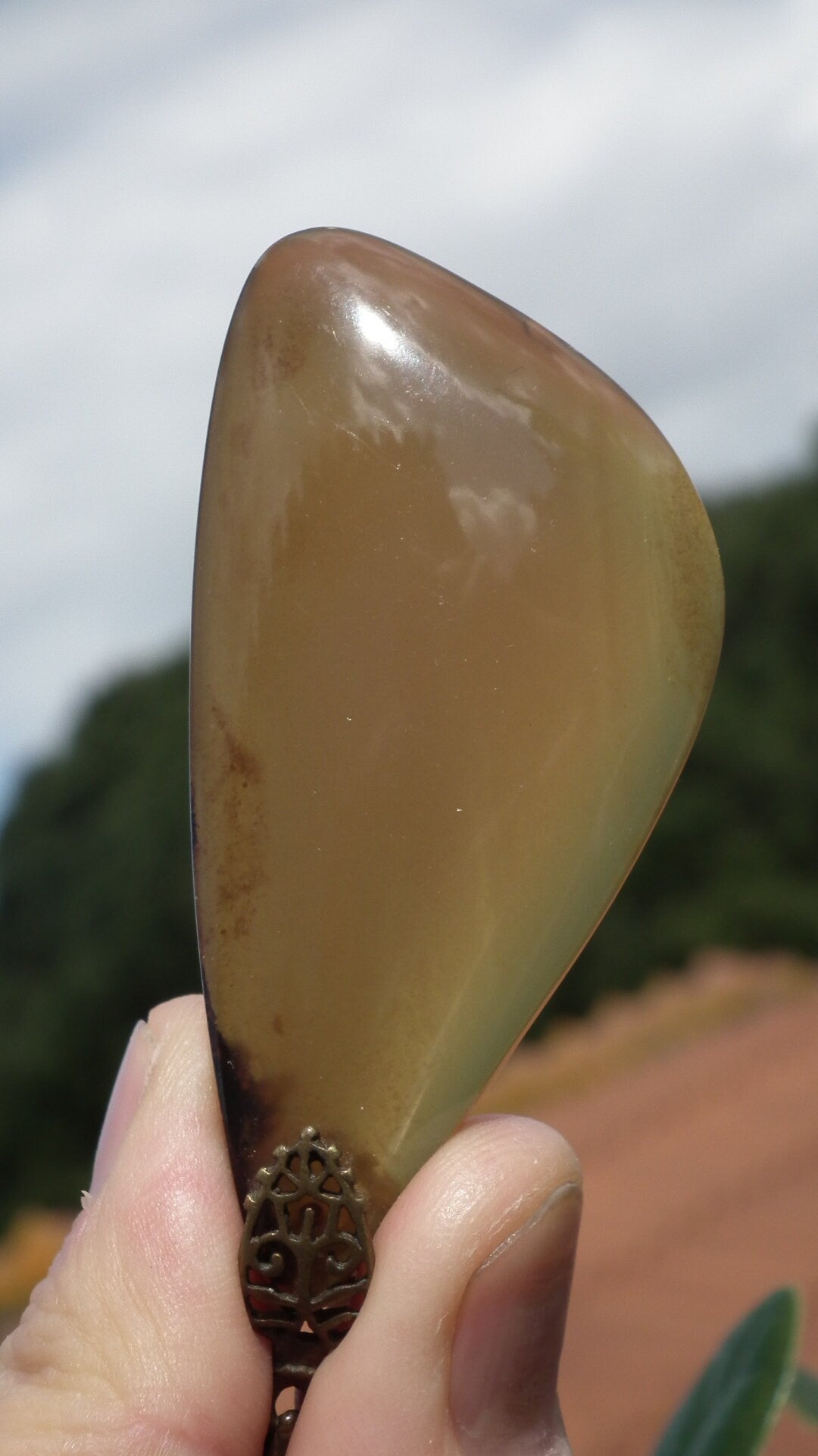 Sumatra amber pendant with bronze bail