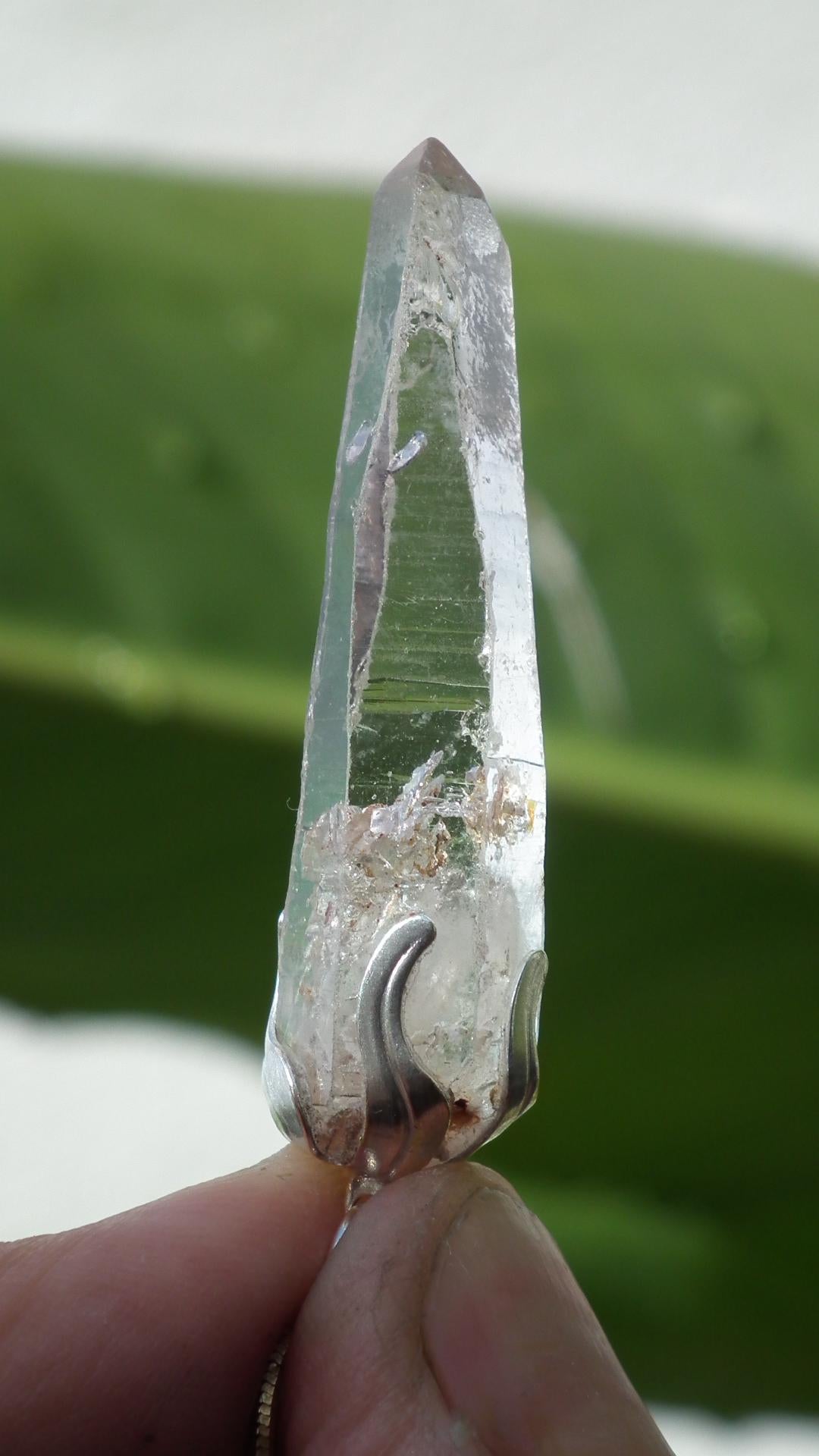 Uv reactive crystal pendant // Petroleum quartz // Terminated quartz