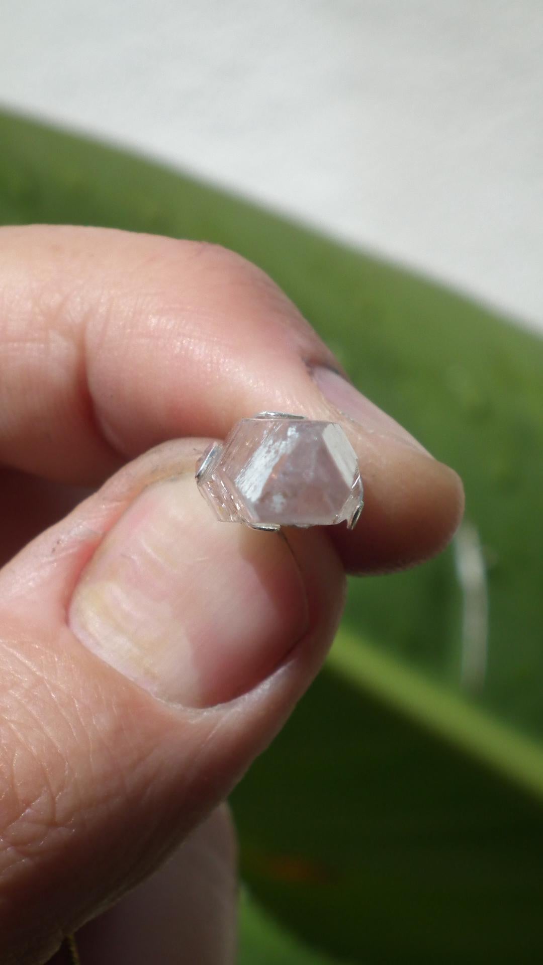 Uv reactive crystal pendant // Petroleum quartz // Terminated quartz