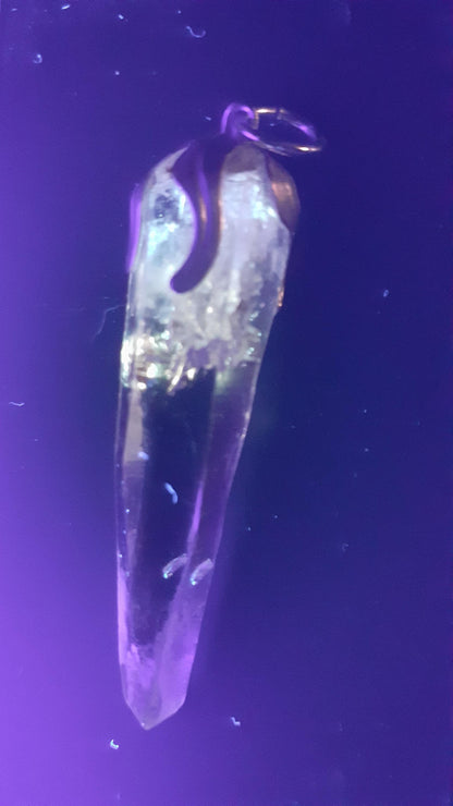 Uv reactive crystal pendant // Petroleum quartz // Terminated quartz