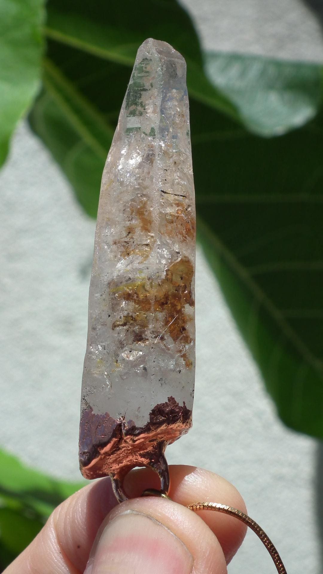 Uv reactive crystal pendant // Petroleum quartz // Terminated quartz