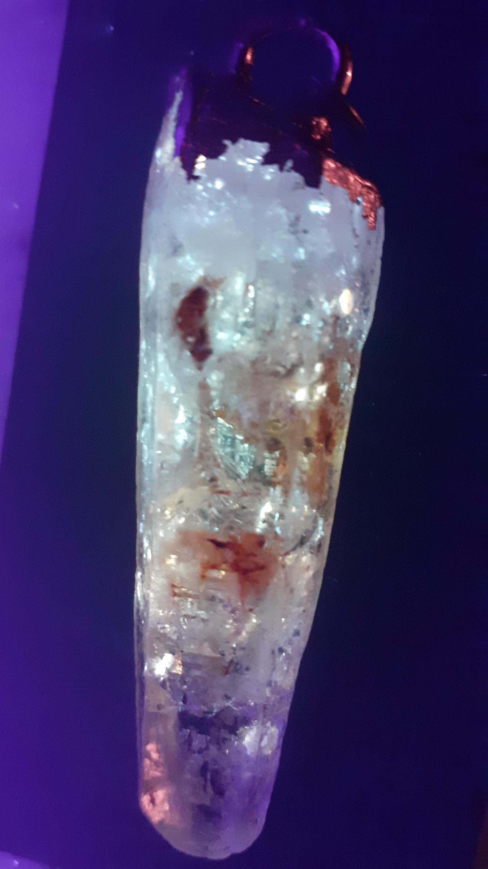 Uv reactive crystal pendant // Petroleum quartz // Terminated quartz