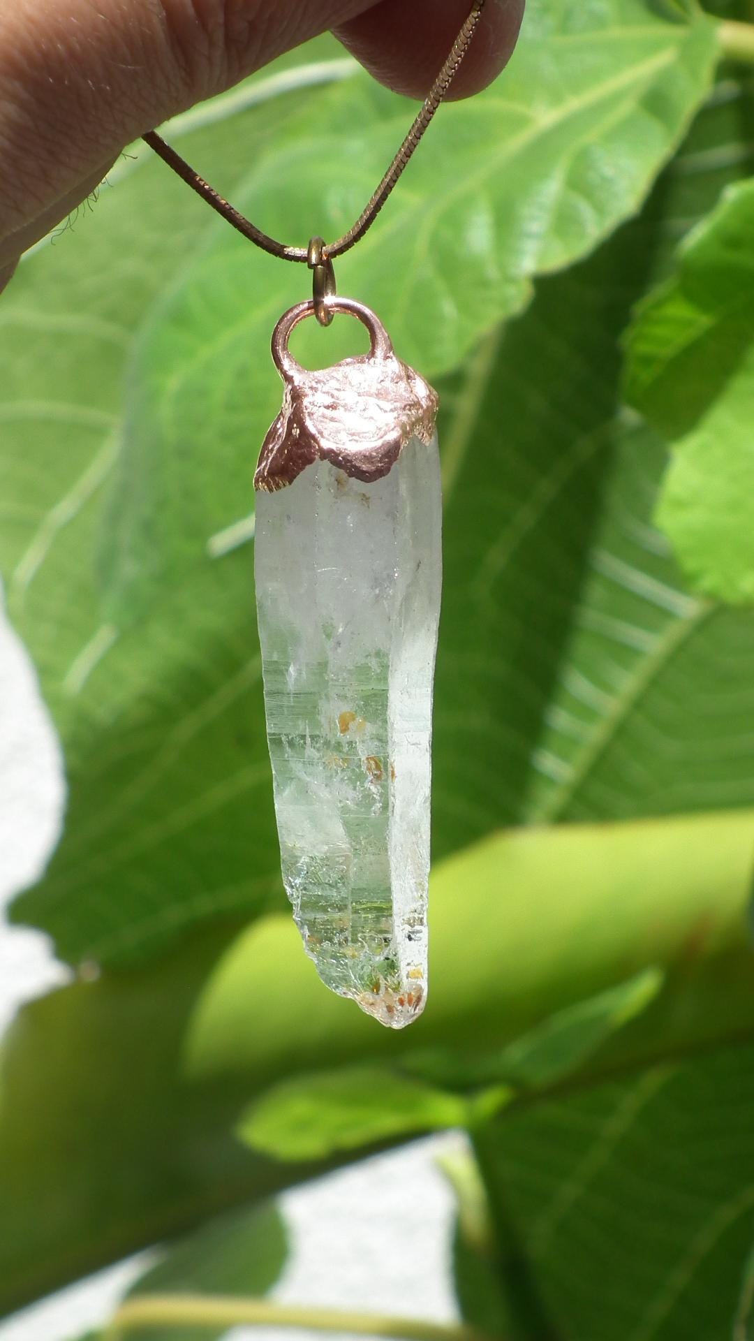 Uv reactive crystal pendant // Petroleum quartz // Terminated quartz