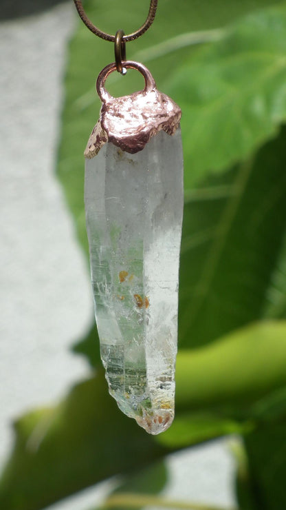 Uv reactive crystal pendant // Petroleum quartz // Terminated quartz