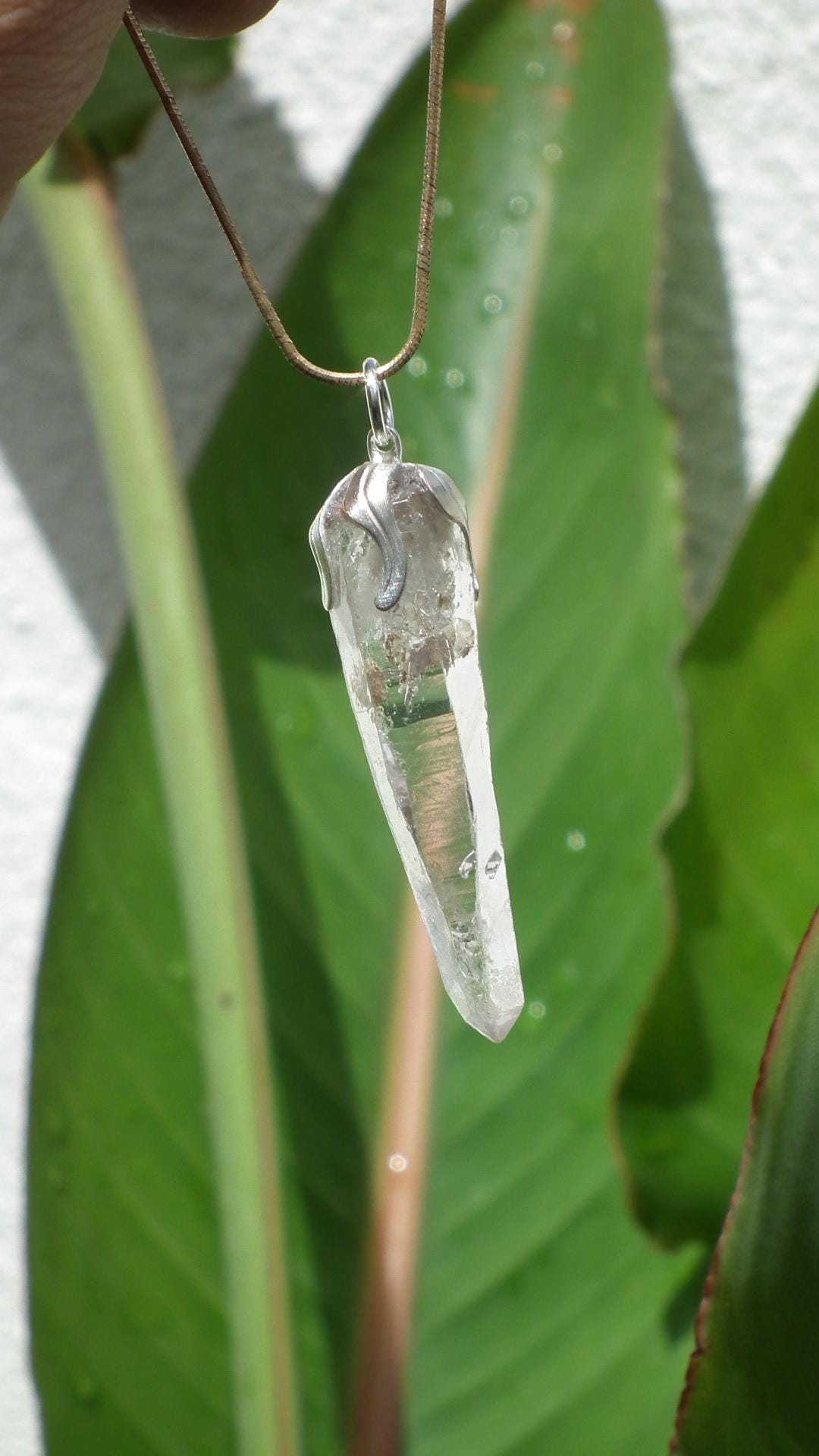 Uv reactive crystal pendant // Petroleum quartz // Terminated quartz