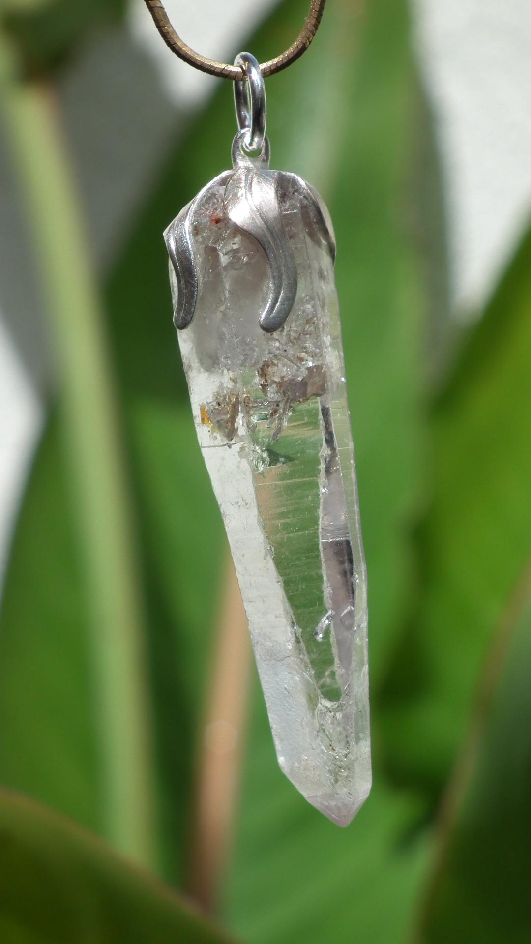 Uv reactive crystal pendant // Petroleum quartz // Terminated quartz