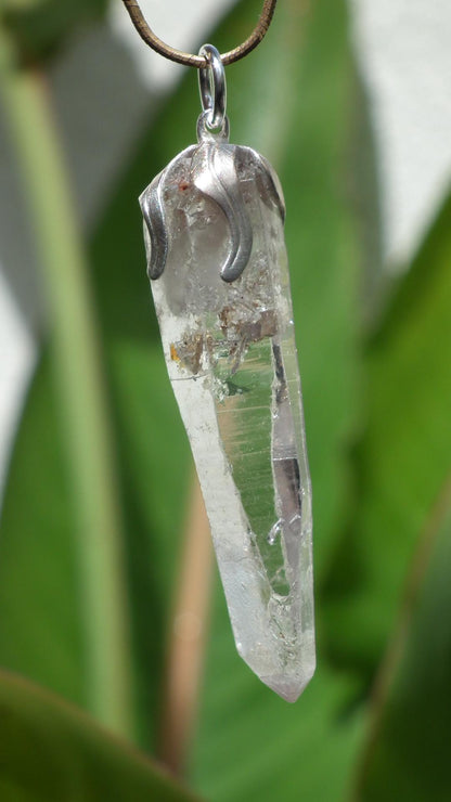 Uv reactive crystal pendant // Petroleum quartz // Terminated quartz