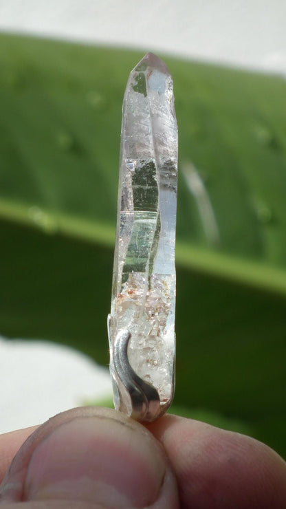 Uv reactive crystal pendant // Petroleum quartz // Terminated quartz