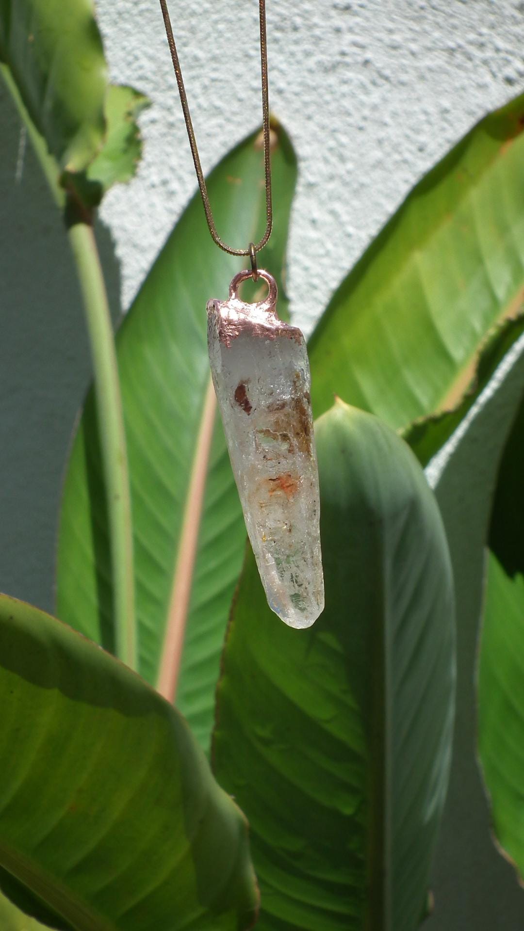 Uv reactive crystal pendant // Petroleum quartz // Terminated quartz