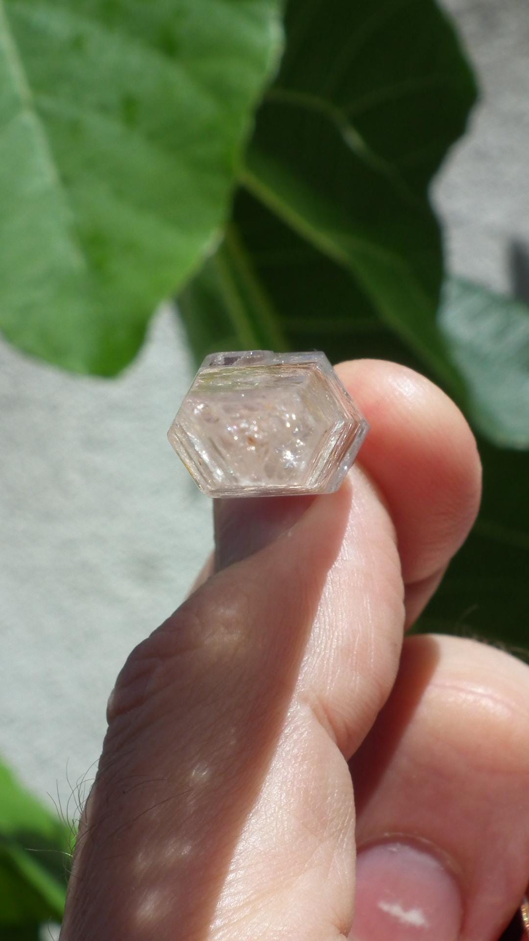 Uv reactive crystal pendant // Petroleum quartz // Terminated quartz