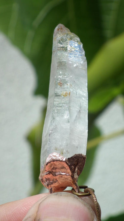 Uv reactive crystal pendant // Petroleum quartz // Terminated quartz