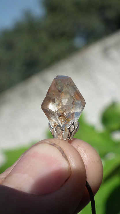 Uv reactive crystal pendant // Petroleum quartz // Terminated quartz