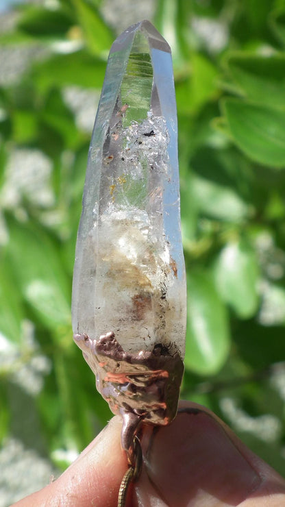 Uv reactive crystal pendant // Petroleum quartz // Terminated quartz