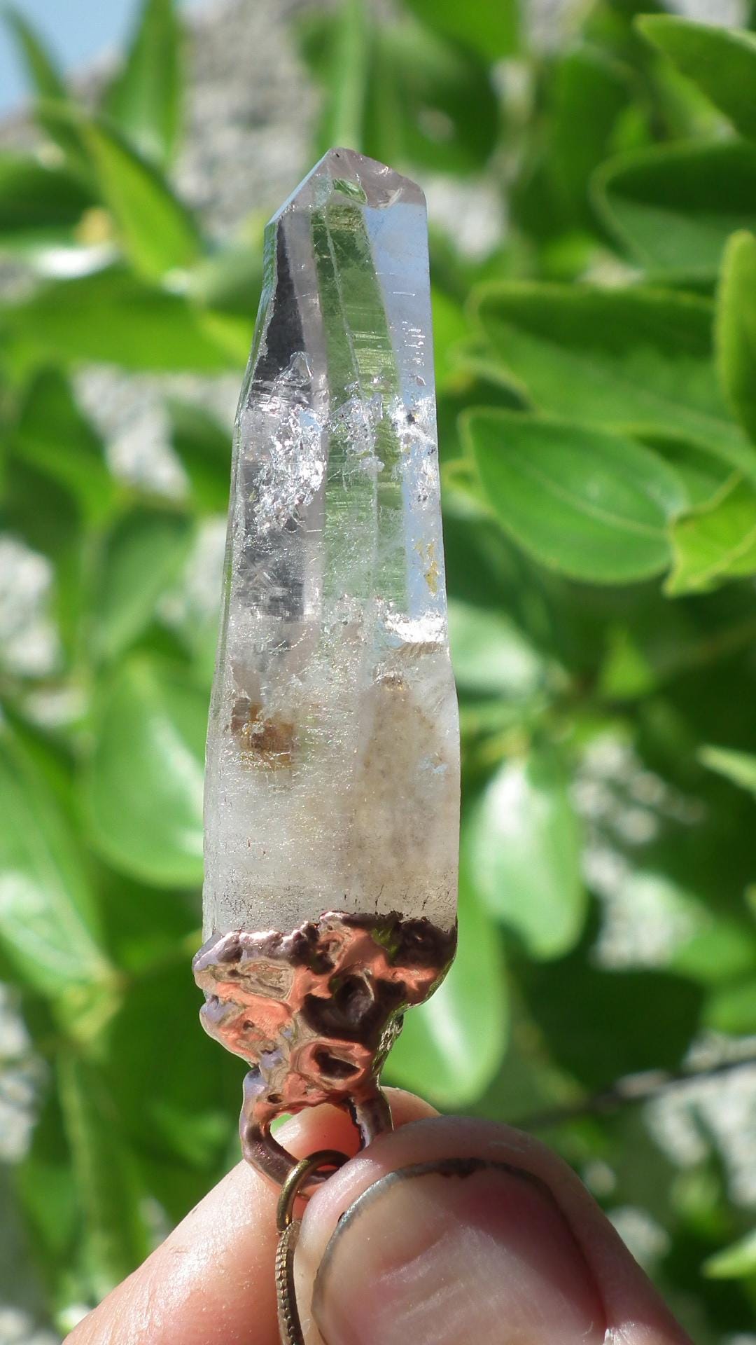 Uv reactive crystal pendant // Petroleum quartz // Terminated quartz