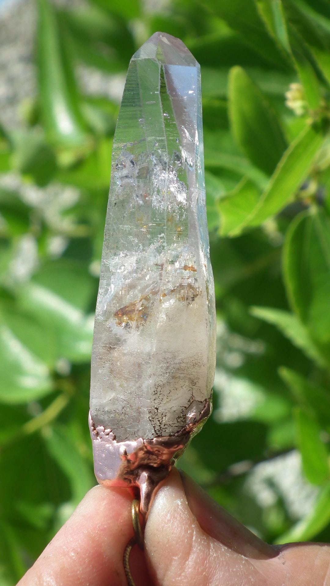 Uv reactive crystal pendant // Petroleum quartz // Terminated quartz