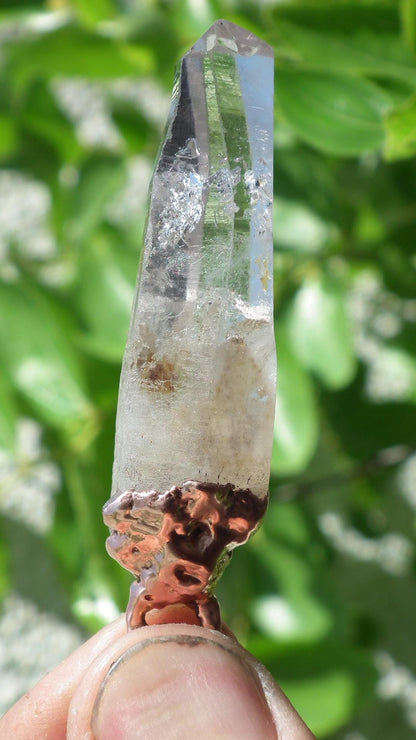 Uv reactive crystal pendant // Petroleum quartz // Terminated quartz