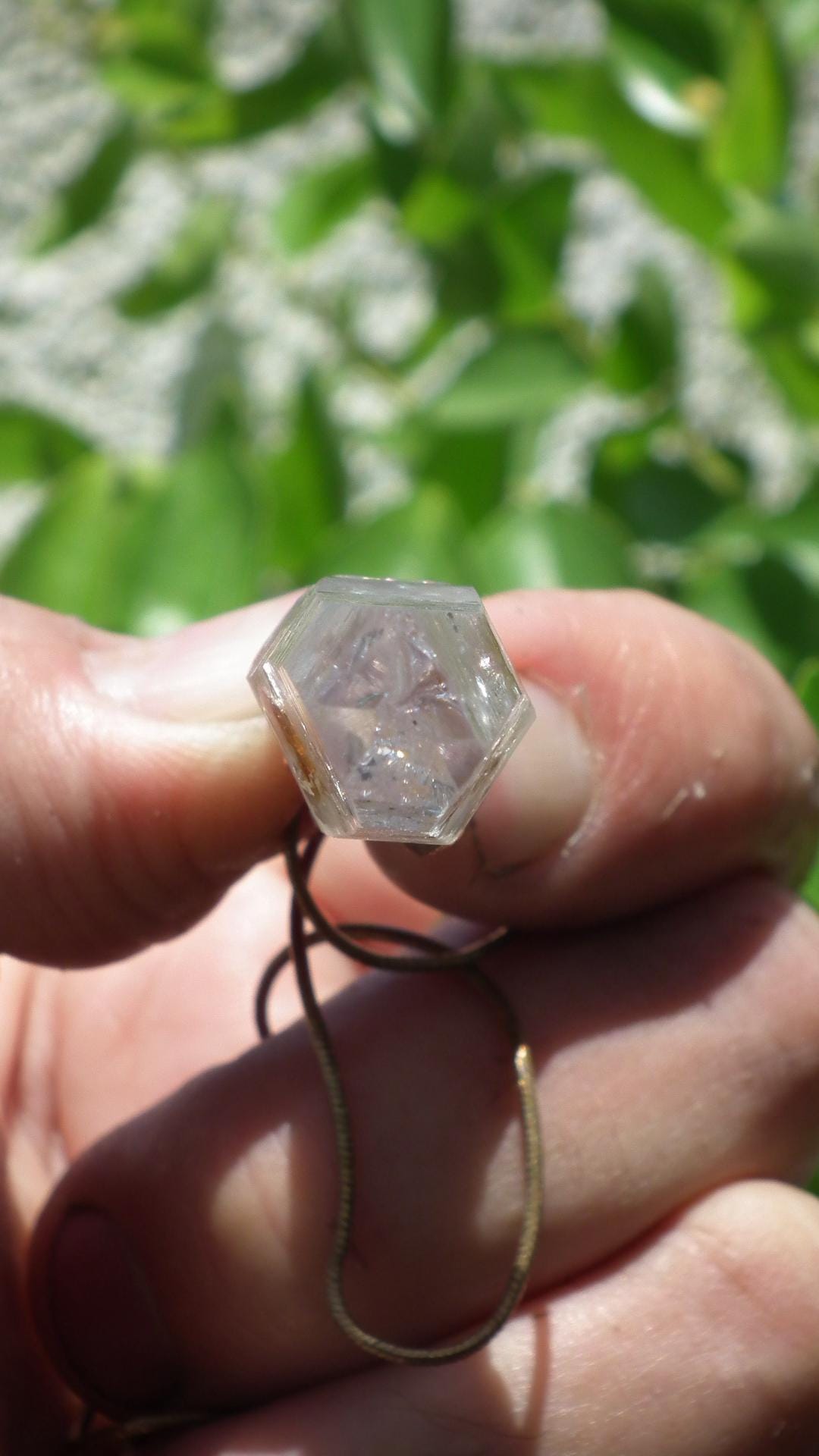 Uv reactive crystal pendant // Petroleum quartz // Terminated quartz