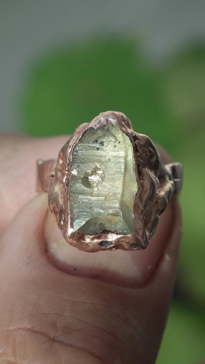 Enhydrokristalring // Uv-reactief kristal // Gouden enhydro // Elektrogevormd koper