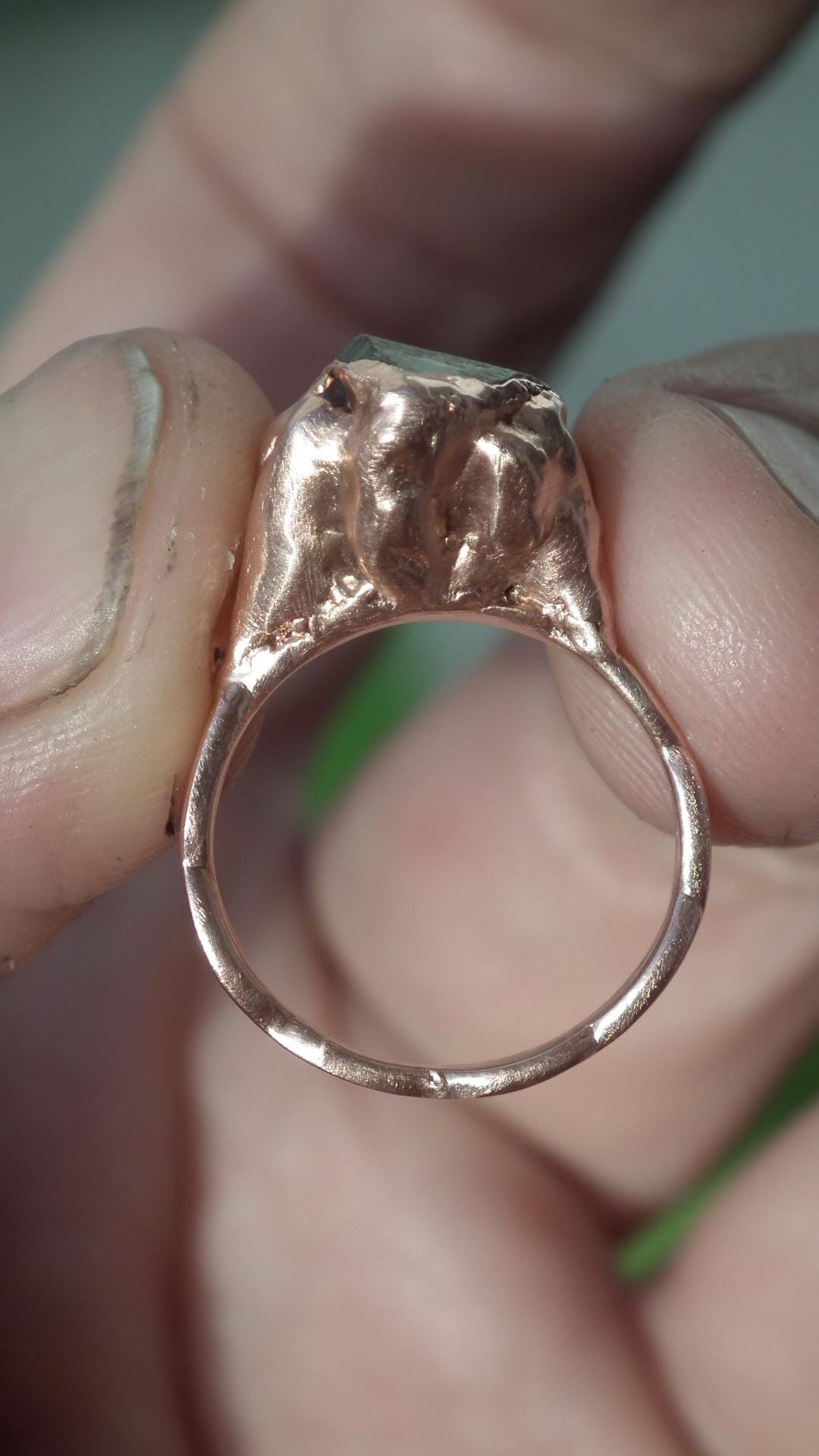 Enhydrokristalring // Uv-reactief kristal // Gouden enhydro // Elektrogevormd koper