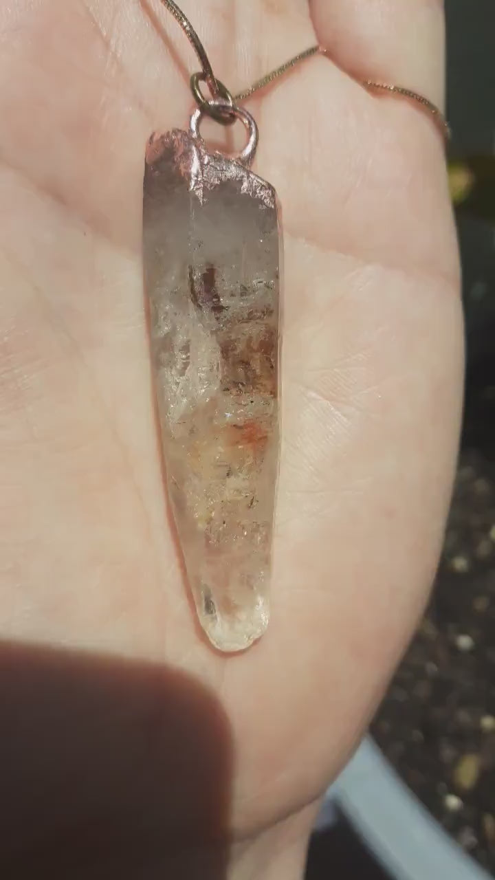 Uv reactive crystal pendant // Petroleum quartz // Terminated quartz