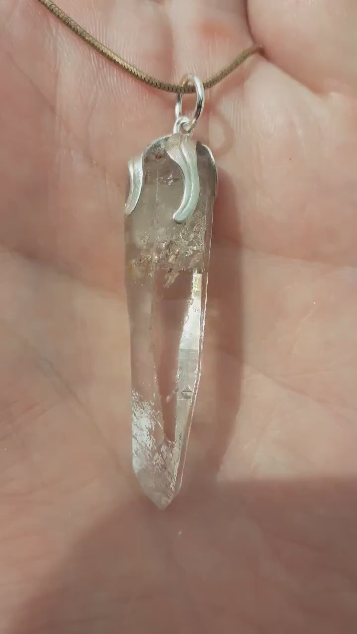 Uv reactive crystal pendant // Petroleum quartz // Terminated quartz