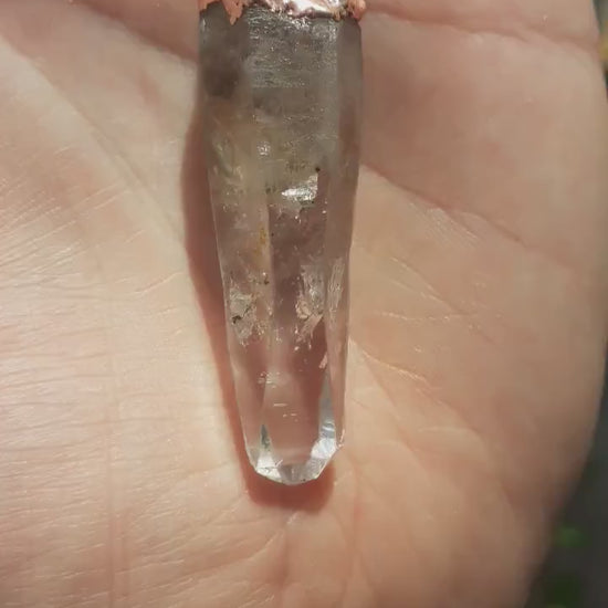 Uv reactive crystal pendant // Petroleum quartz // Terminated quartz