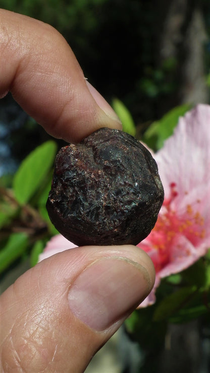 Garnet crystal // Raw garnet // Garnet Stone