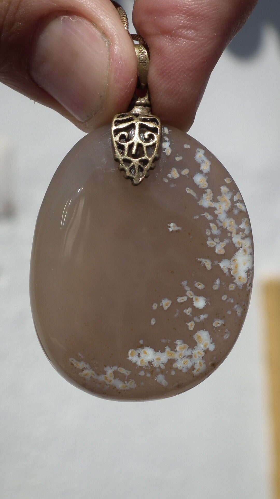 Agate pendant with Bronze bail