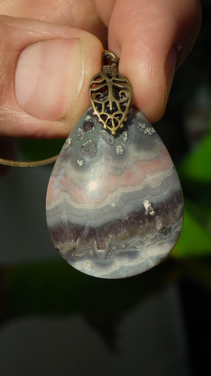 Agate necklace with bronze bail